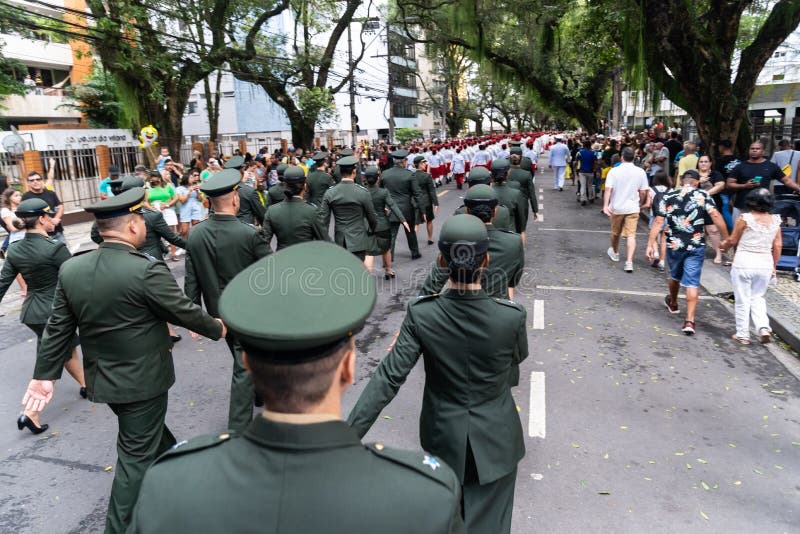 Mulheres-soldados Do Exército Brasileiro Desfilando No Dia Da Independência  Brasileira Imagem de Stock Editorial - Imagem de defesa, naturalizado:  255485609