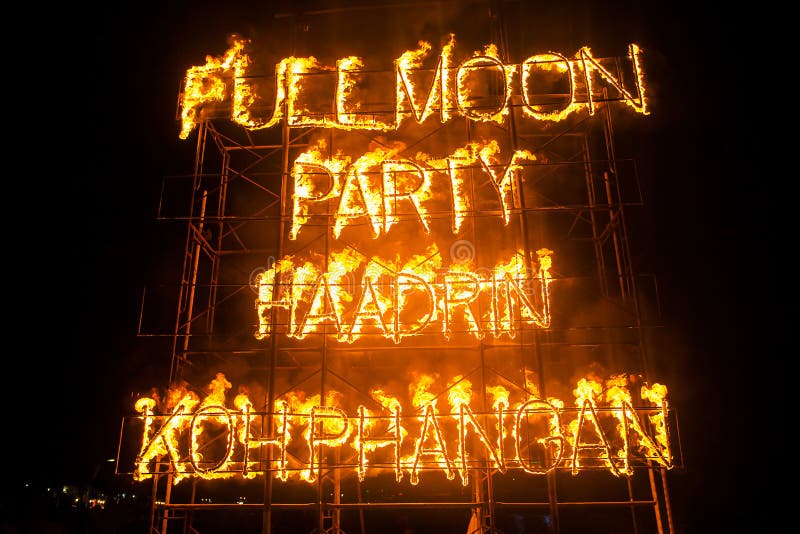 Ogni mese partito della luna piena della spiaggia di Phangan immagini stock libere da diritti Ogni mese partito della luna piena della spiaggia di Phangan immagini stock libere da diritti