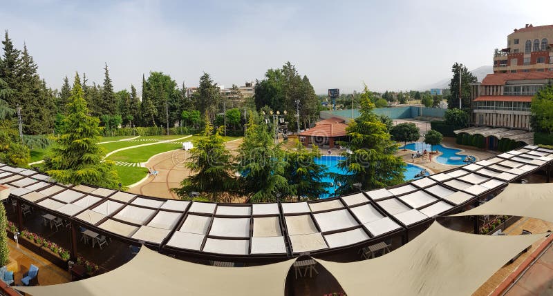 Ogród i basen Chtaura Parkowy hotel beqaa Lebanon dolina fotografia stock Ogród i basen Chtaura Parkowy hotel beqaa Lebanon dolina fotografia stock