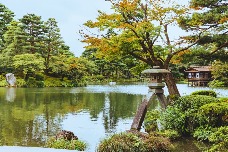 Ogród kenroku jeden z trzech najpiękniejszych ogrodów japonii