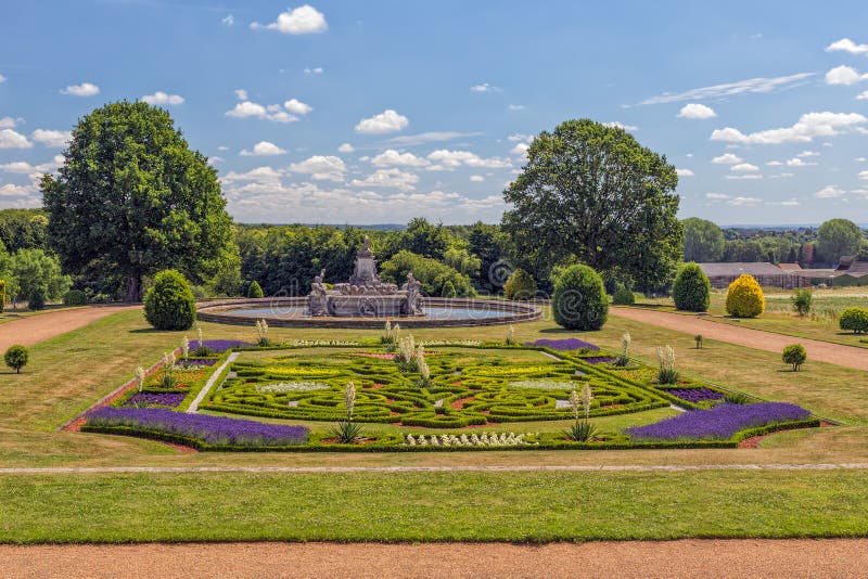 Ogródu i flor fontanna, Witley sąd, Worcestershire, Anglia