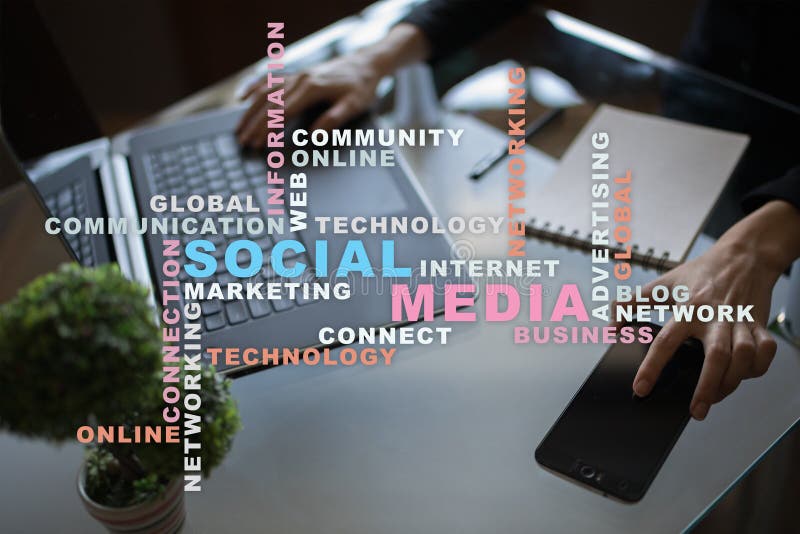 Ogólnospołeczna medialna sieć i marketing Biznes, technologii pojęcie Słowo chmura na wirtualnym ekranie zdjęcia royalty free Ogólnospołeczna medialna sieć i marketing Biznes, technologii pojęcie Słowo chmura na wirtualnym ekranie zdjęcia royalty free