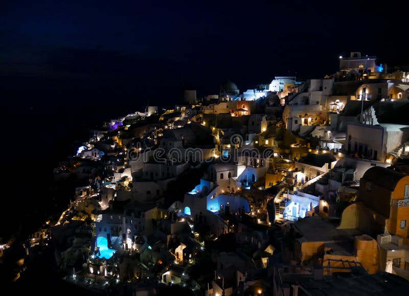Oia bis zum Nacht lizenzfreies stockbild Oia bis zum Nacht lizenzfreies stockbild