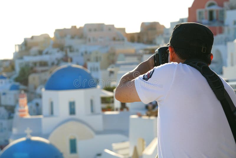 OIA GREKLAND, 19 September 2018 turist- tagandephotografies av landskapen av Santorini royaltyfri fotografi OIA GREKLAND, 19 September 2018 turist- tagandephotografies av landskapen av Santorini royaltyfri fotografi
