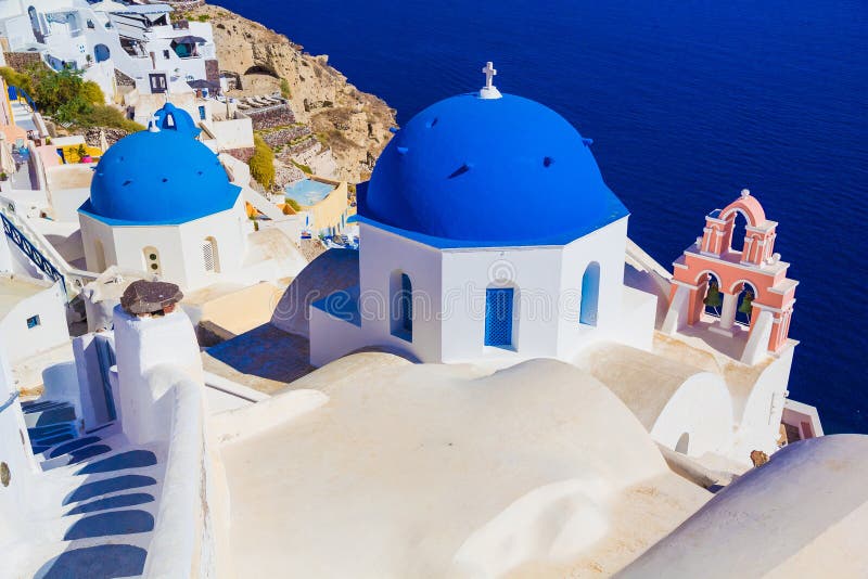 Oia kerk, Santorini-eiland, Cycladen, Griekenland stock foto's