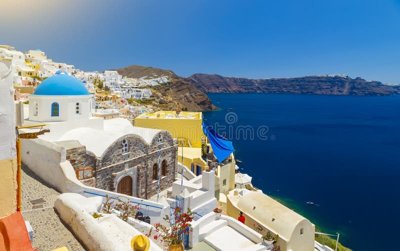 Oia, Santorini - Ελλάδα Η διάσημη έλξη του άσπρου χωριού με οι οδοί, ελληνικά νησιά των Κυκλάδων, Αιγαίο πέλαγος στοκ φωτογραφίες με δικαίωμα ελεύθερης χρήσης Oia, Santorini - Ελλάδα Η διάσημη έλξη του άσπρου χωριού με οι οδοί, ελληνικά νησιά των Κυκλάδων, Αιγαίο πέλαγος στοκ φωτογραφίες με δικαίωμα ελεύθερης χρήσης