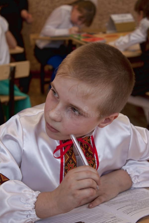Oidentifierad ukrainsk pojke från den yngre gruppen arkivbilder Oidentifierad ukrainsk pojke från den yngre gruppen arkivbilder