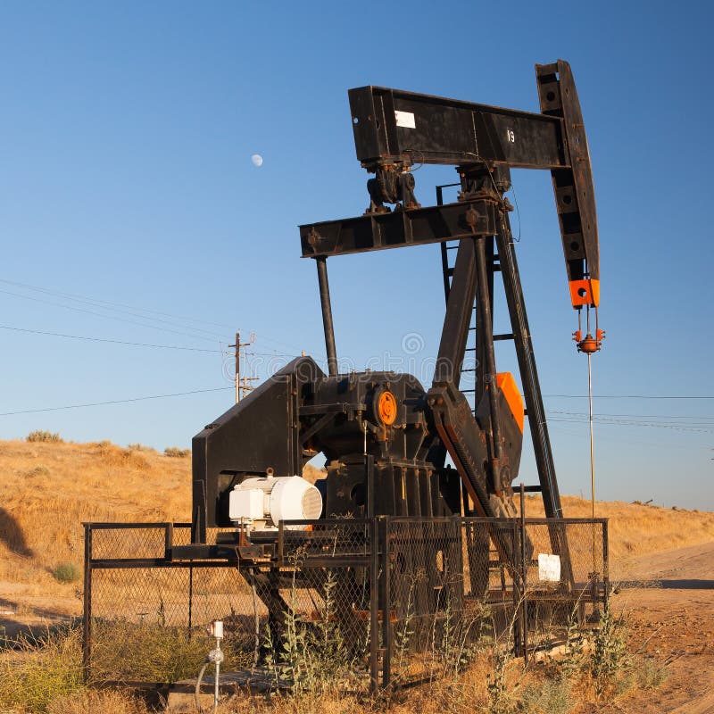 Oil pump in Nevada desert stock photo. Image of pump 35213904