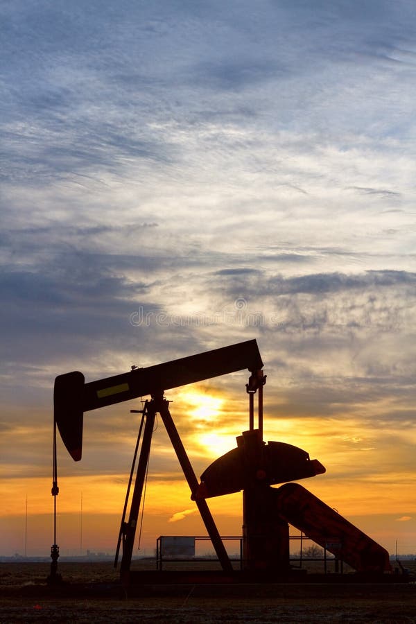Oil Pumper At Sunrise Vertical Image stock images Oil Pumper At Sunrise Vertical Image stock images