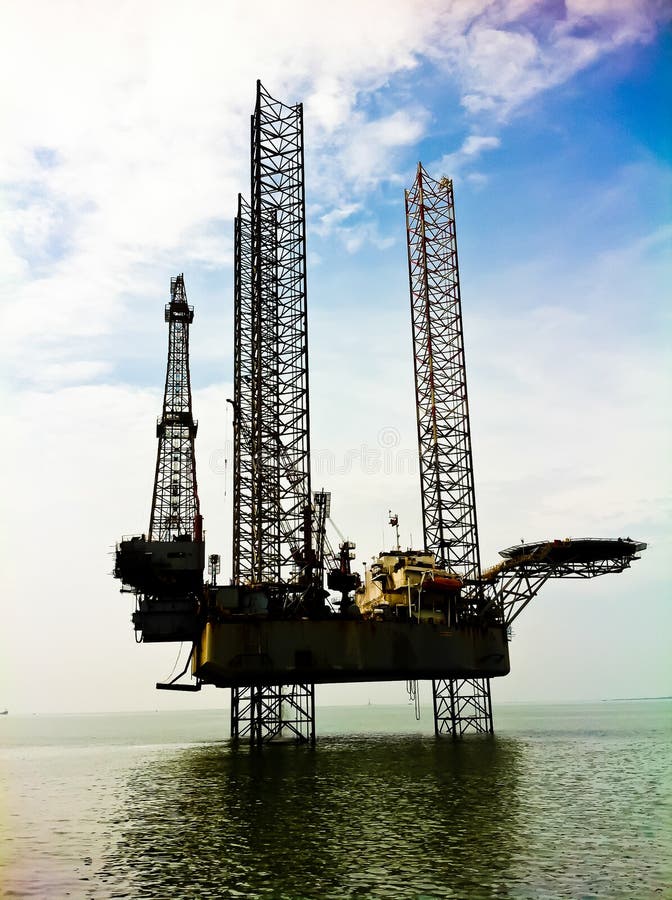 Oil Rig in the Pacific stock image. Image of shore, pipe 4311069