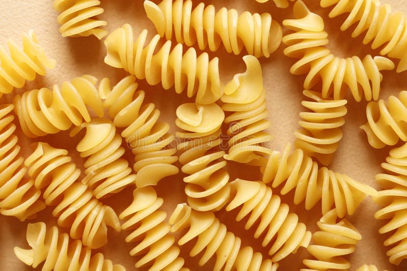 Okokt fusillipasta som bakgrund, closeup arkivbilder Okokt fusillipasta som bakgrund, closeup arkivbilder