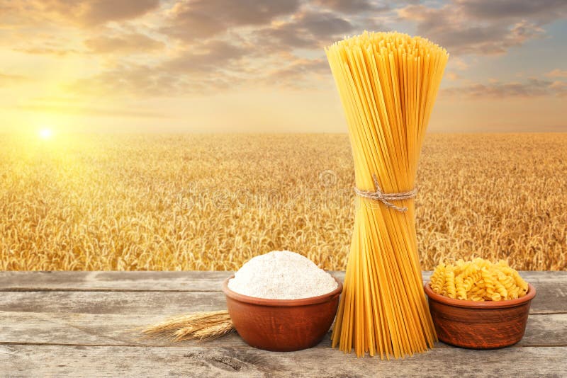 Okokt pasta från durumvete arkivbilder Okokt pasta från durumvete arkivbilder