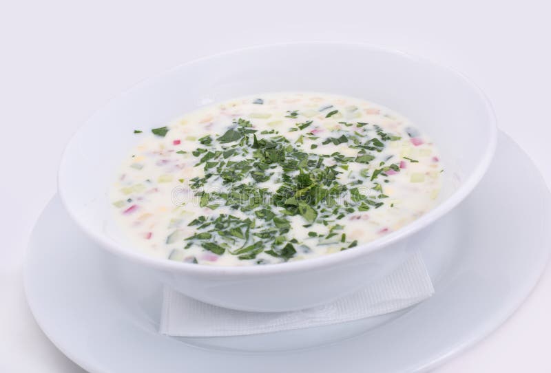 Okroshka Helle kalte Jogurtsuppe des Sommers stockfotografie Okroshka Helle kalte Jogurtsuppe des Sommers stockfotografie