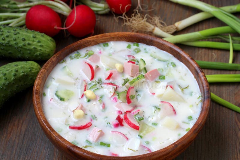 Okroshka tradycyjna Rosyjska zimna polewka zdjęcie stock