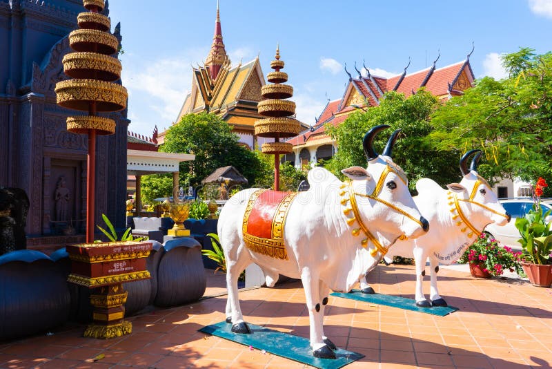 26 Oktober 2018-Siem oogst:: beeldhouwwerk in Wat Preah Prom Rath royalty-vrije stock afbeeldingen 26 Oktober 2018-Siem oogst:: beeldhouwwerk in Wat Preah Prom Rath royalty-vrije stock afbeeldingen