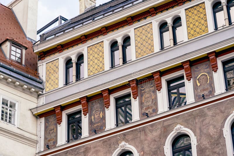 5. Oktober 2019 Österreich Wien Alte Gebäude Details und Dekorationselemente des Gebäudes stockbild 5. Oktober 2019 Österreich Wien Alte Gebäude Details und Dekorationselemente des Gebäudes stockbild