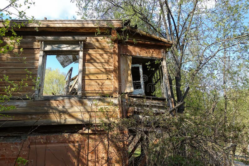 Old abandoned and destroyed log house in Russia. Abandoned house in the middle of the forest stock photos Old abandoned and destroyed log house in Russia. Abandoned house in the middle of the forest stock photos