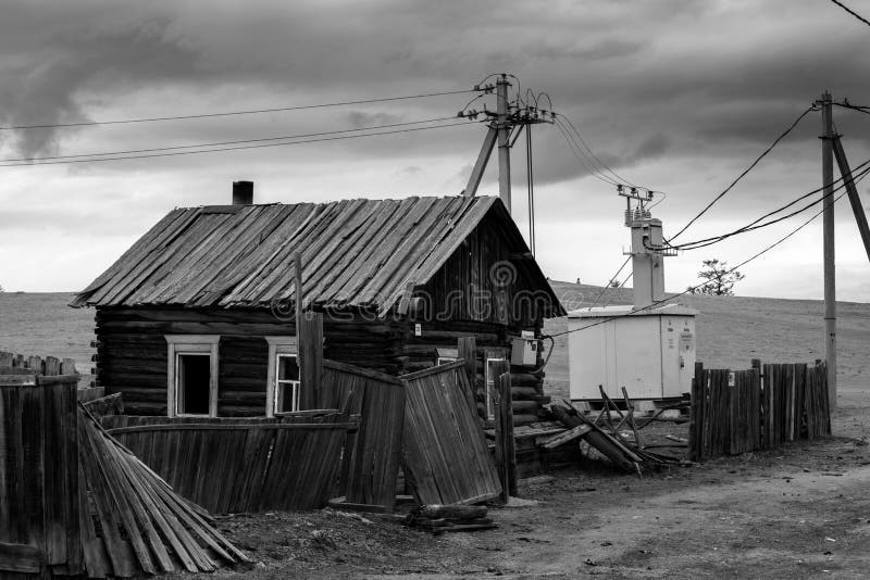Old abandoned wooden house. Ruin and desolation. Village. Russian countryside, l royalty free stock photos Old abandoned wooden house. Ruin and desolation. Village. Russian countryside, l royalty free stock photos