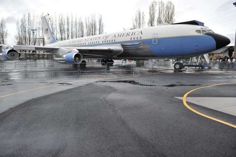 Old Air Force One editorial photo. Image of famous, museum 22509361