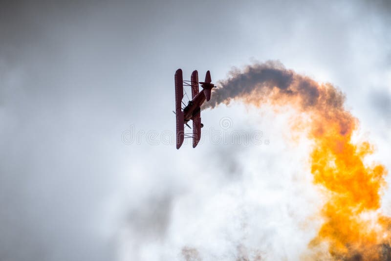 Old airplane performing flying tricks royalty free stock photography Old airplane performing flying tricks royalty free stock photography