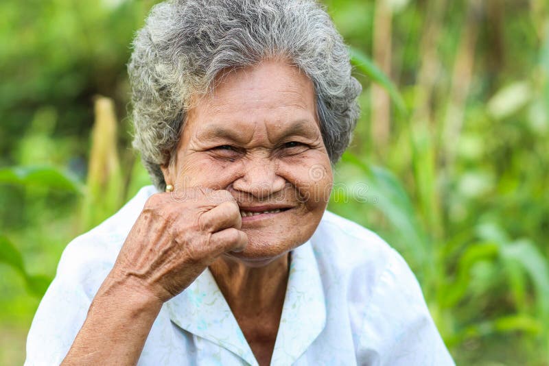 Старый Азиат. Старая азиатская женщина. Фото пожилых азиатских женщин. Пожилой Азиат. Old asia