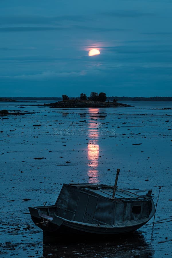 under a red moom under a red moom