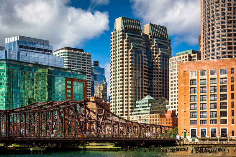An old bridge over Fort Point Channel and buildings in Boston, M stock images An old bridge over Fort Point Channel and buildings in Boston, M stock images