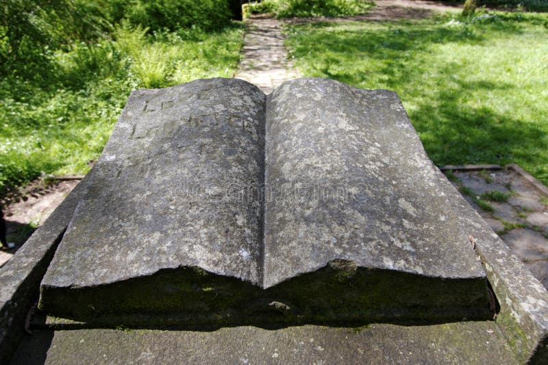 Log in Acorn, Book sculpture, Stone