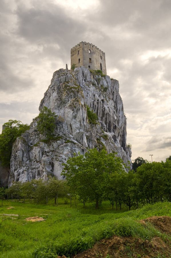 Starý hrad Betskov na skale