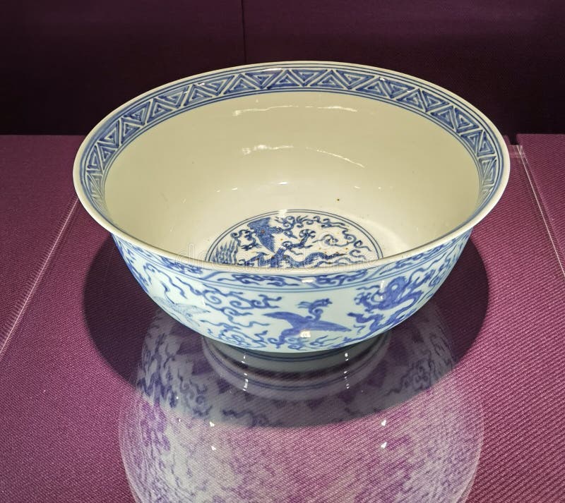 Blue & White Porcelain Bowl - Cloud Fungus Design Blue & White Porcelain Bowl - Cloud Fungus Design
