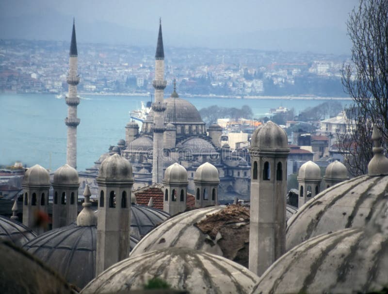 Ein Blick von der Altstadt von Istanbul, im Osten mit Hamam Dach und der ägyptischen Moschee im hintergrund.