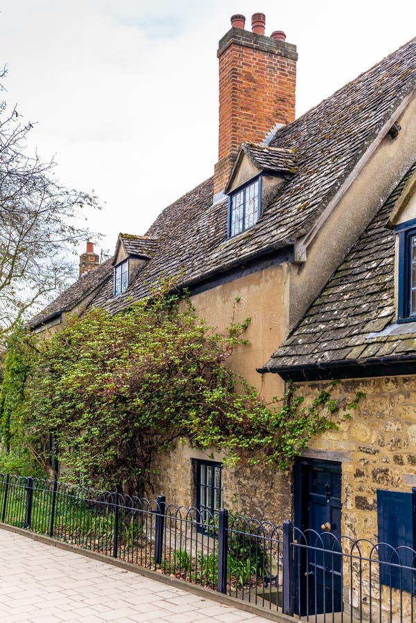An Old English Cottage in Oxfordshire 2 Stock Photo Image of nature