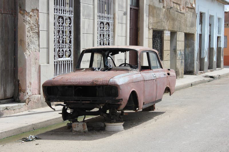 Old Fashioned Abandoned Cuban Car Editorial Photo - Image of cars, cover: 42482296