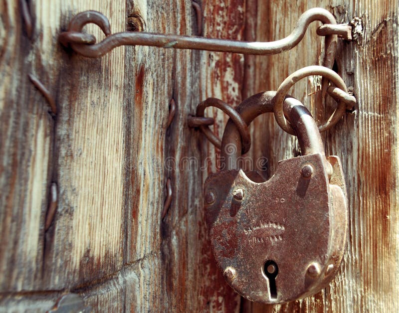 Old grunge door lock