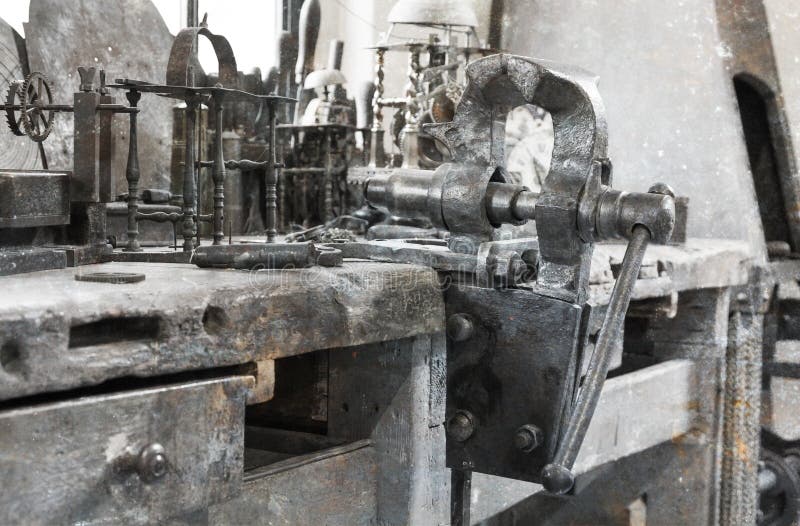Old heavy duty bench vise stock image. Image of steel 105219427