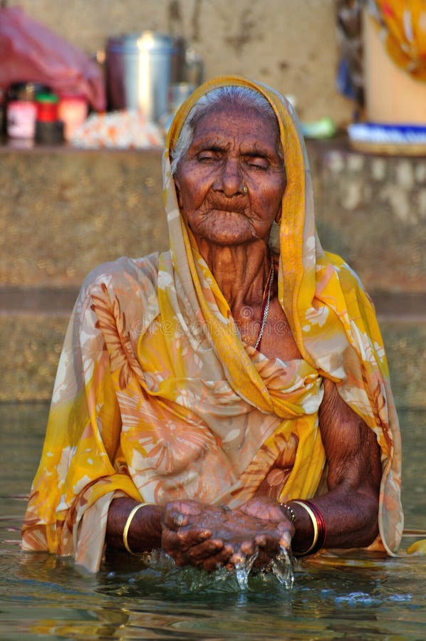 Indian Old Lady Sells Flower Editorial Photo - Image of crowdy, benaras