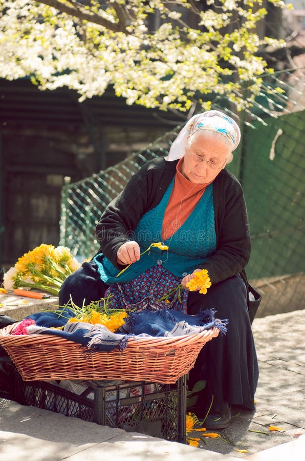 Old lady selling flowers editorial image. Image of beautiful 24927545