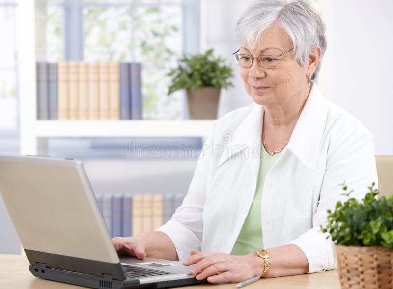 4,985 Old Lady Laptop Photos - Free & Royalty-Free Stock Photos from  Dreamstime