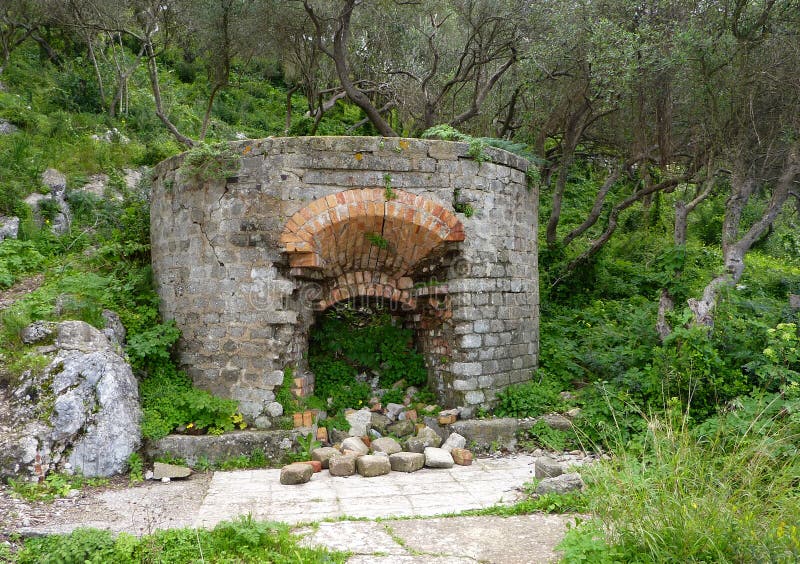 Old Lime Kiln stock image. Image of crumbling, disused 87375607