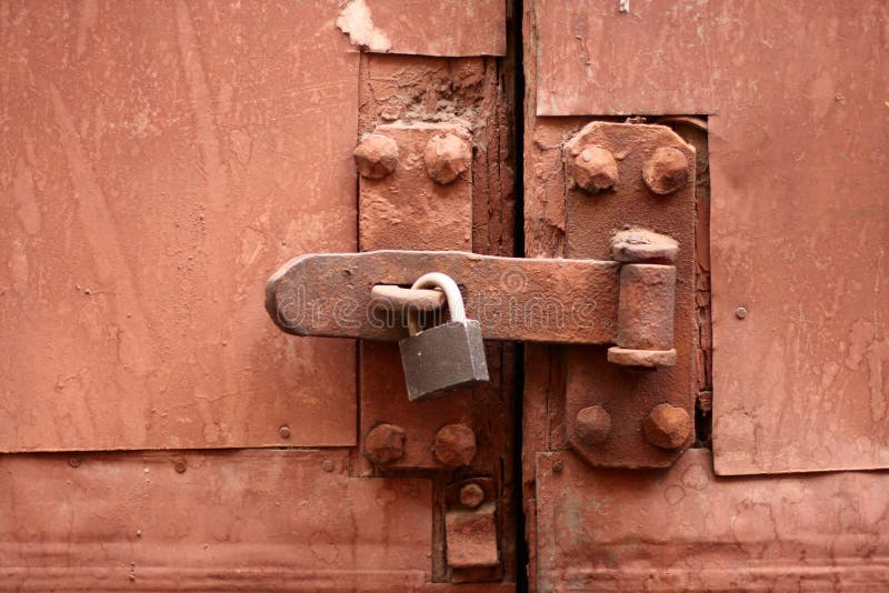 Old lock, latch and rusty gate