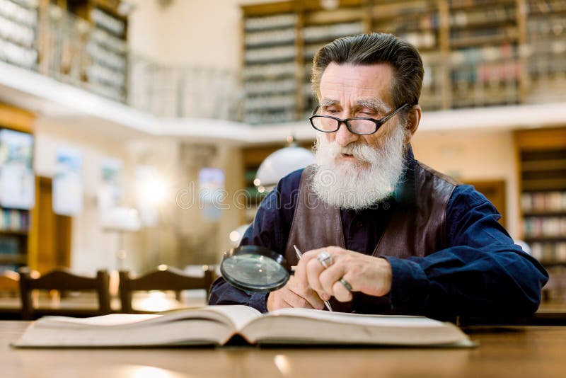 A Cidade dos Anjos Perdidos Old-man-gray-beard-glasses-vintage-clothes-reading-book-ancient-library-using-magnifying-glass-close-up-portrait-175299193