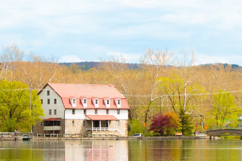 Old Mill, Children`s Lake