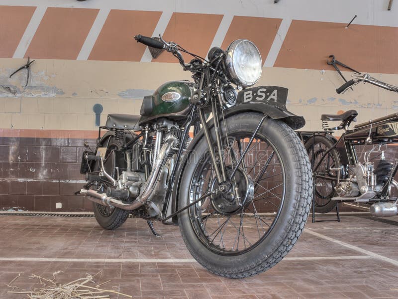 Old motorcycle BSA W35-7 (1935)