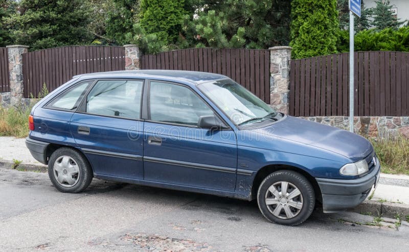 Frankfurt, Alemania, Sep 2019: OPEL ASTRA en la IAA, Astra K, compacto y  pequeño coche familiar fabricado por Opel Fotografía de stock - Alamy