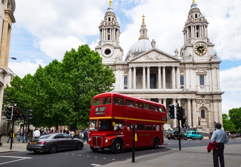 London red bus in front of St Pauls Cathedral