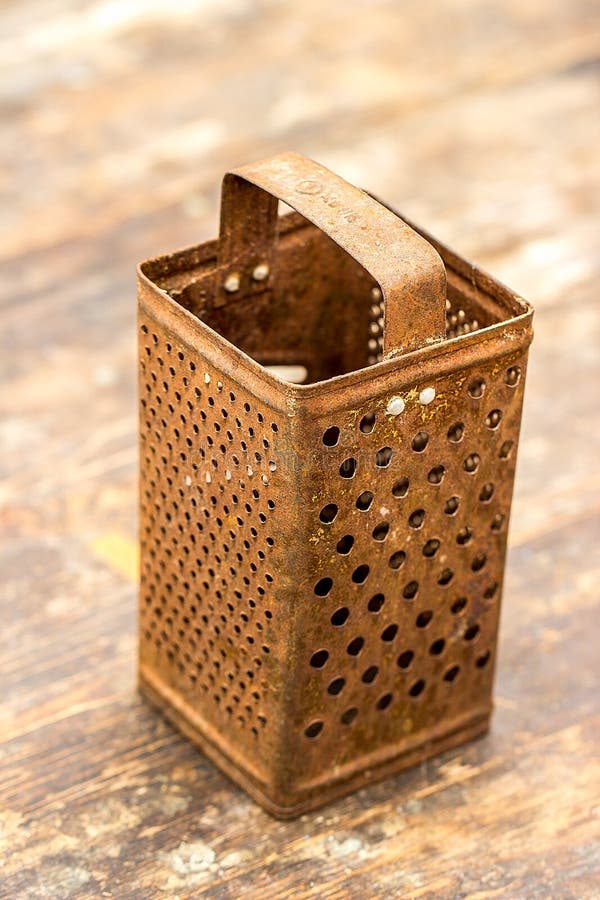 Vintage Tin Grater / Round Cheese Grater With 3 Sides / Rustic Industrial  Farmhouse Kitchen Decor / Cheese Vegetable Grater / Hand Grater 