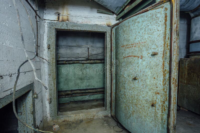 derelict void vault doors