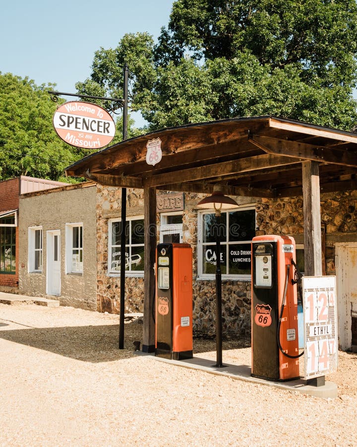 Old Service Station on Route 66 in Spencer, Missouri Editorial Image
