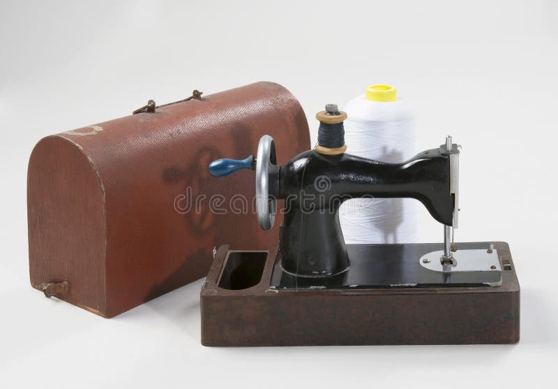 Old Sewing Machine with Case Stock Image Image of thread, knob 109834533