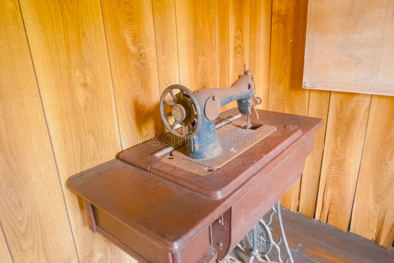 Old Sewing Machine On The Table Stock Image Image Of Sewing